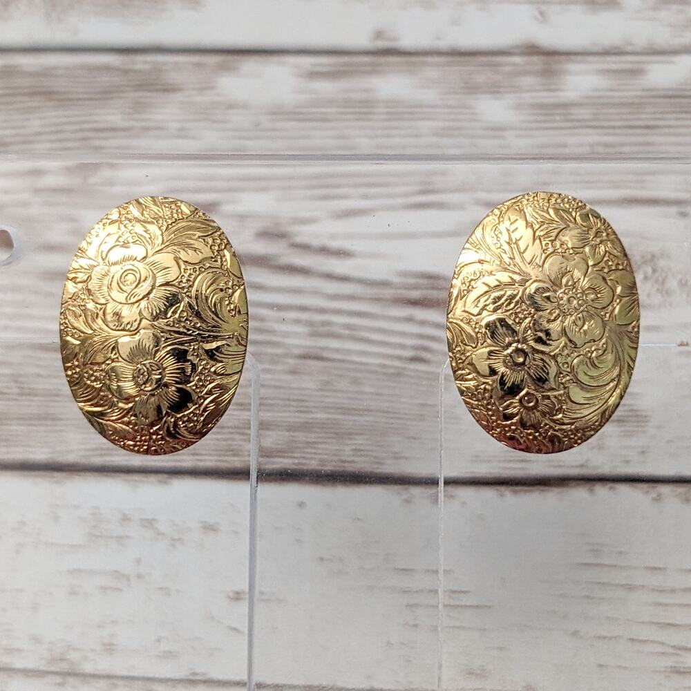 Vintage Clip On Earrings - 1" Flower Pattern Gold Tone Oval